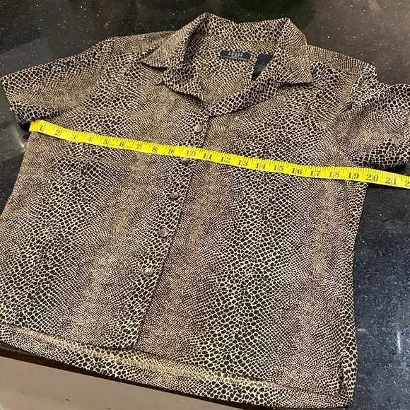 Crazy Horse Liz Claiborne Patterned Woman’s Button Down Shirt - Picture 6 of 7